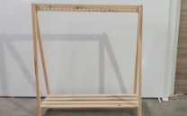 DOĞAL AHŞAP DÜZENLEYİCİ TEK RAFLI DELİKLİ KIYAFET ASKISI